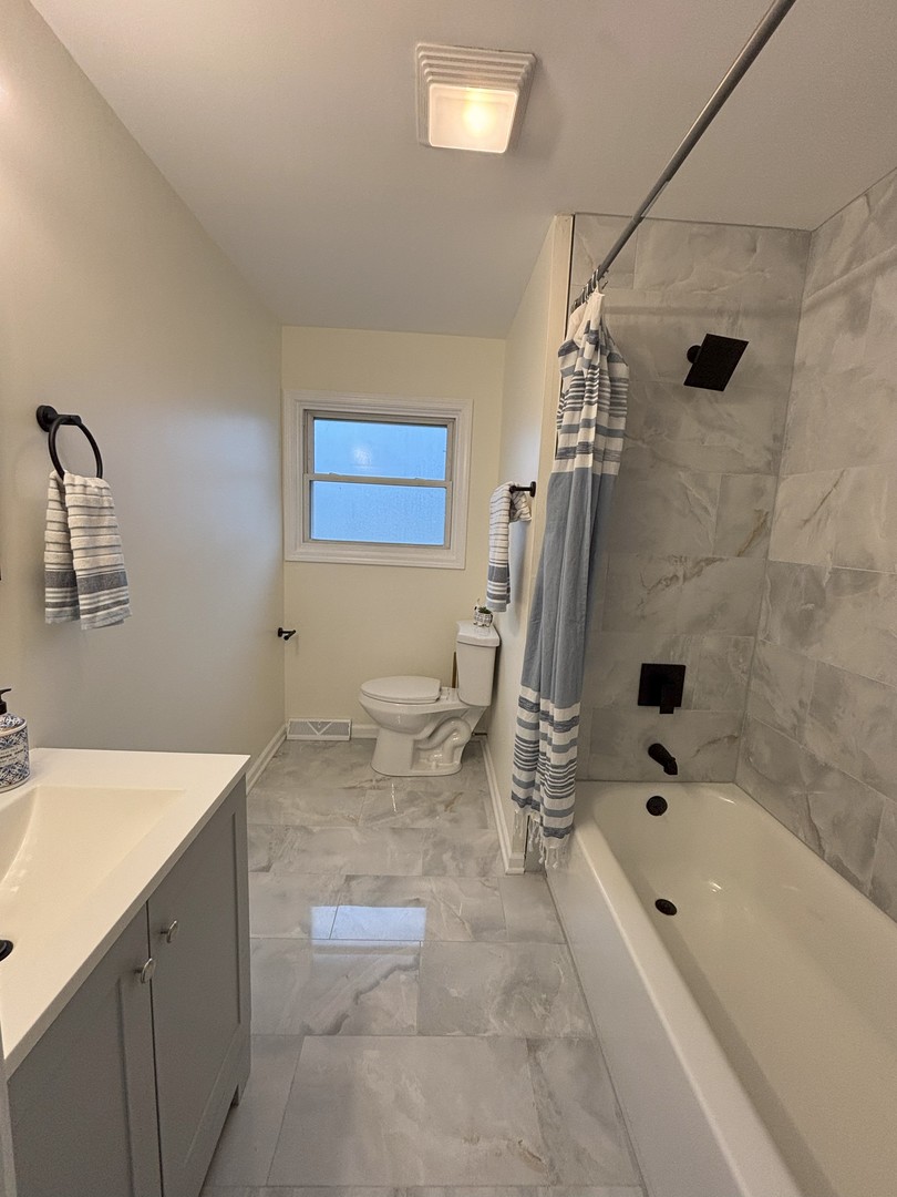 2403 Manor Lane McHenry, IL 60051 - Photo 10 of 15