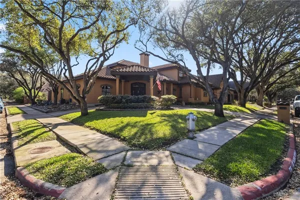 $565,000 | 301 Cardinal Avenue, McAllen, TX 78504