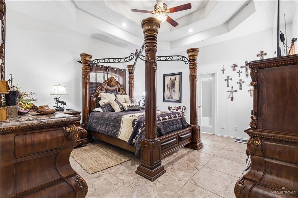 301 Cardinal Avenue McAllen, TX 78504 - Photo 11 of 17 a bedroom with furniture