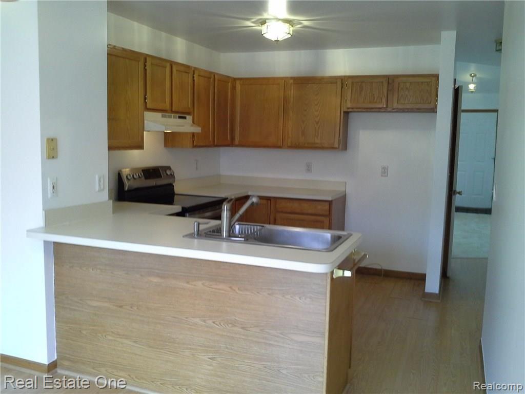 2577 South Commerce Road, Unit 11 Wolverine Lake, MI 48390 - Photo 7 of 57