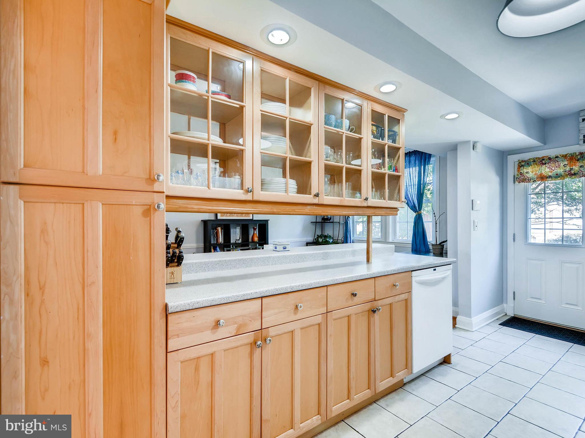 202 Blenheim Road Baltimore, MD 21212 - Photo 11 of 30 Kitchen w/ glass/wood cabinetry