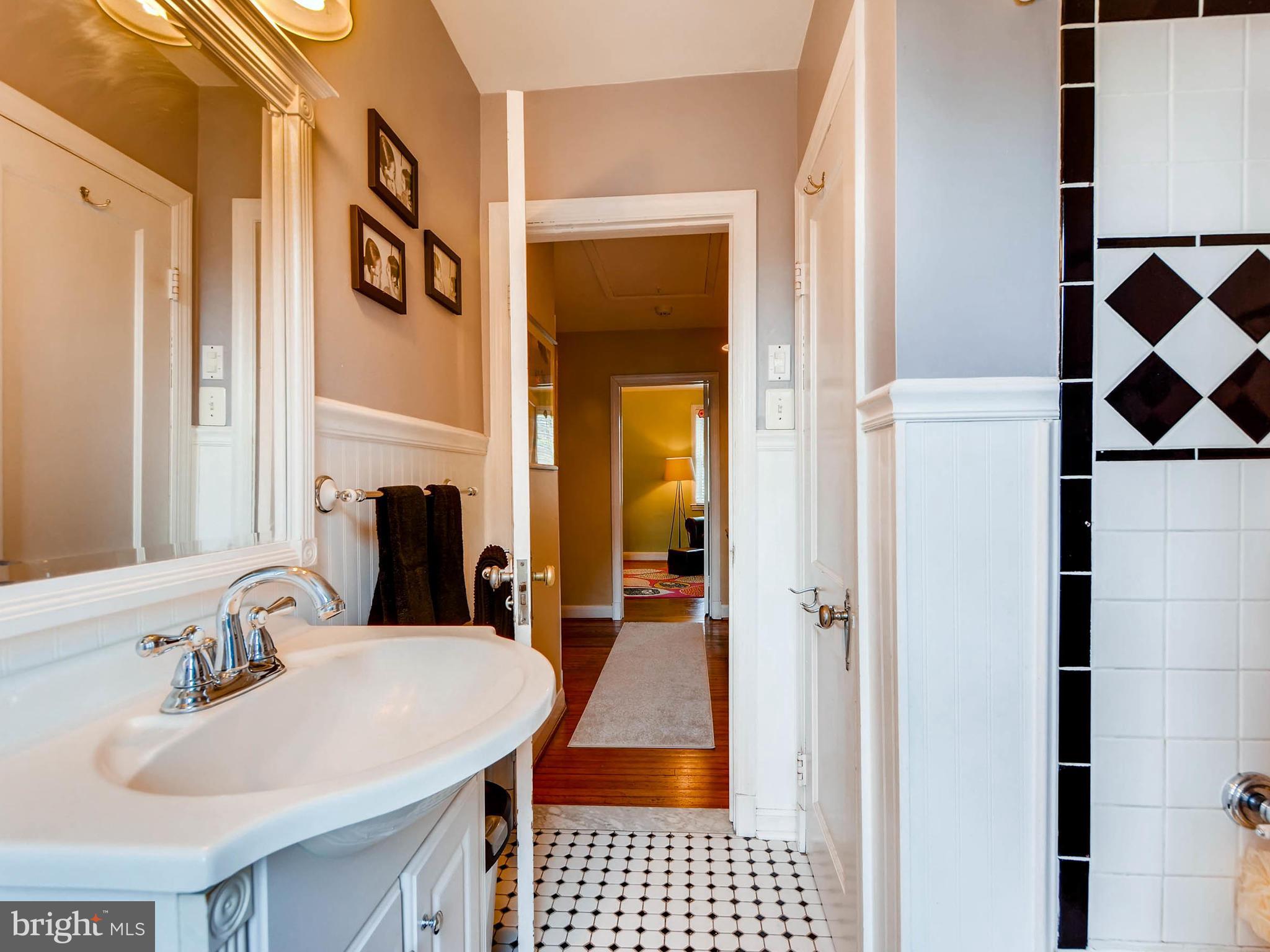 202 Blenheim Road Baltimore, MD 21212 - Photo 22 of 30 Full Bath #1 in upper level between bedrooms