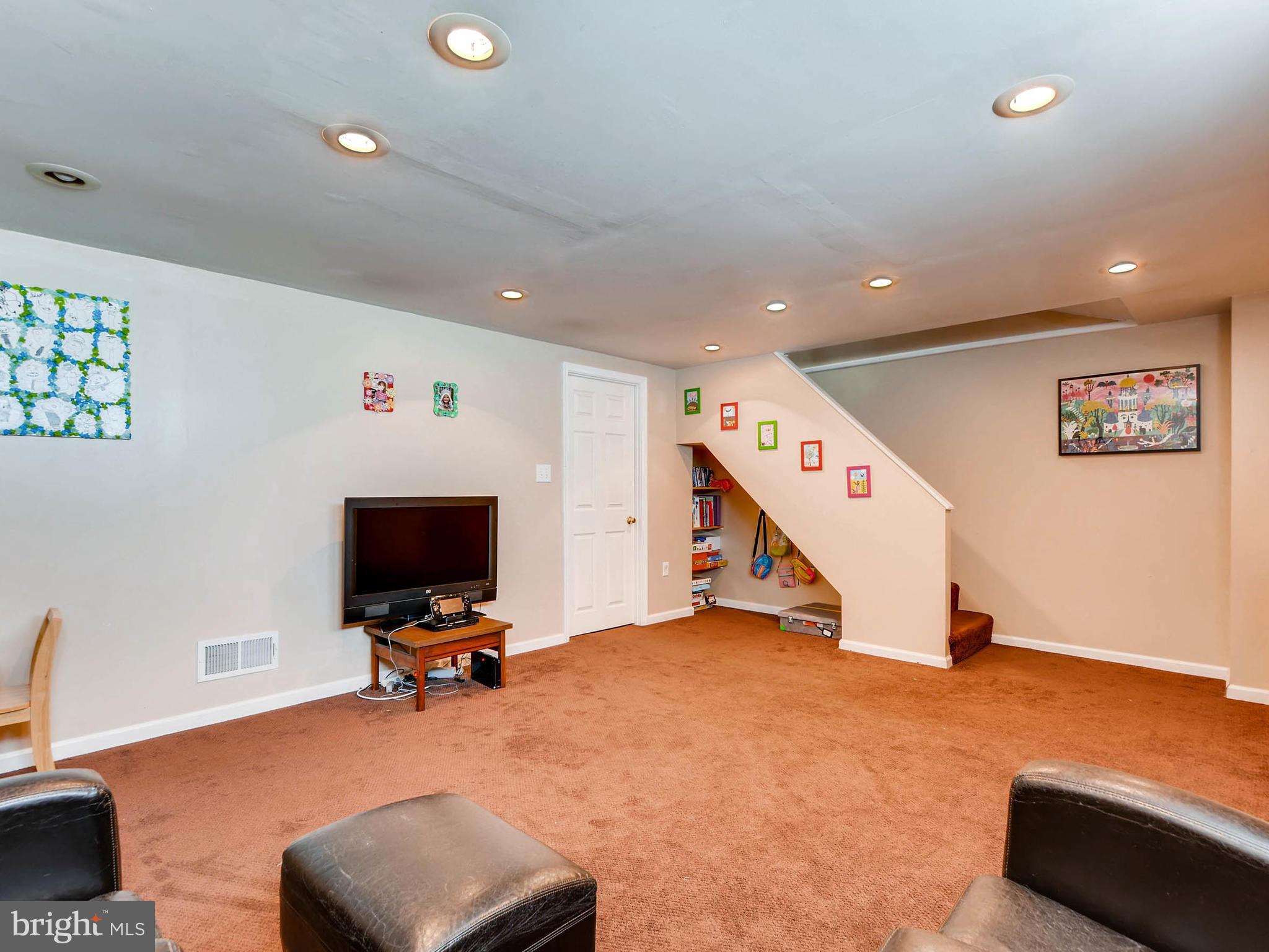 202 Blenheim Road Baltimore, MD 21212 - Photo 26 of 30 Freshly painted and cleaned carpet