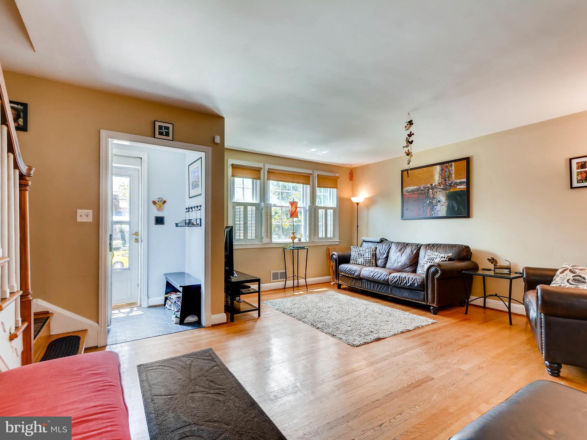 202 Blenheim Road Baltimore, MD 21212 - Photo 5 of 30 Living Room right as your walk in front entrance