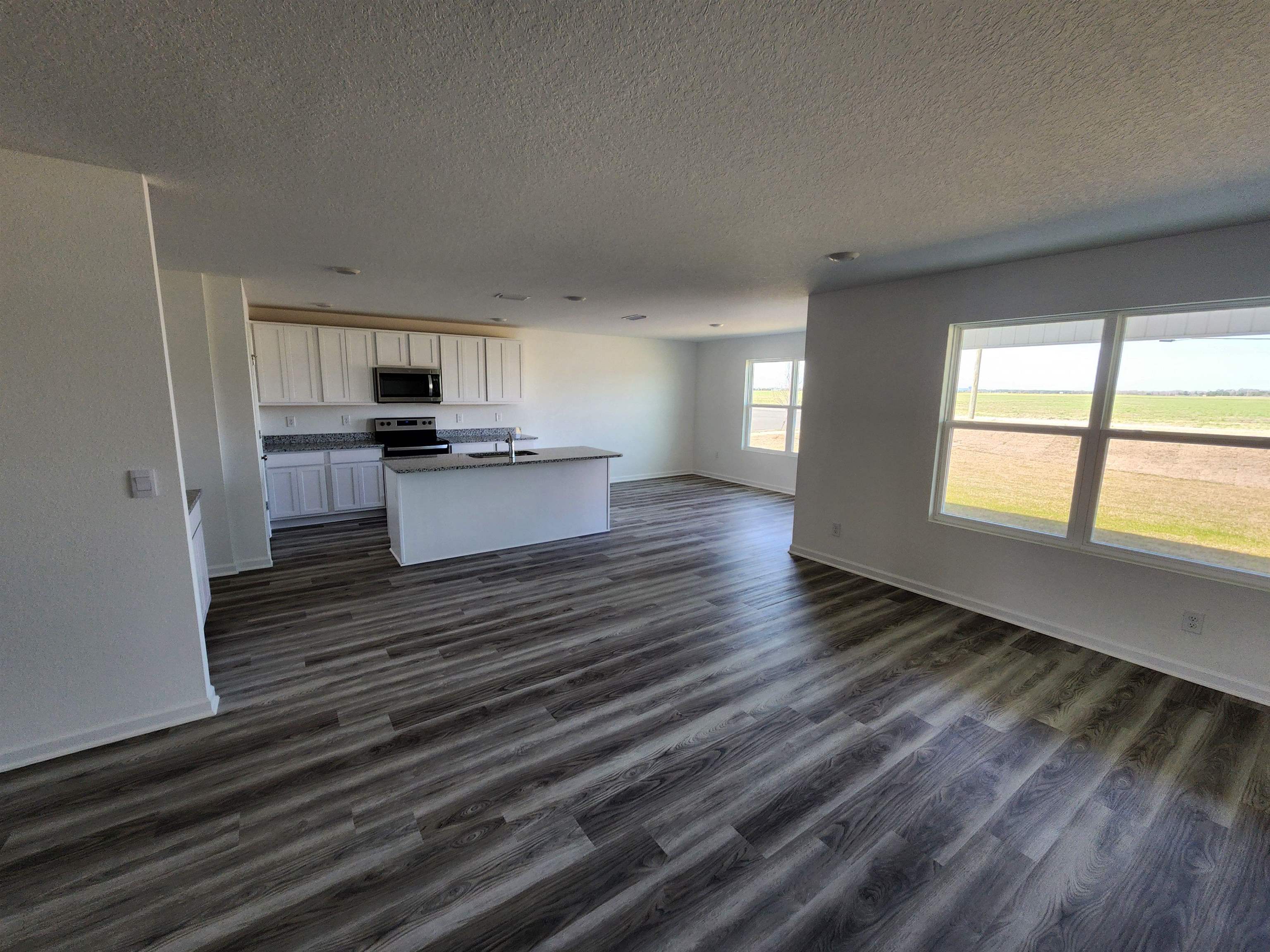 22191 Aleutian Avenue Foley, AL 36535 - Photo 6 of 37 Living Room
