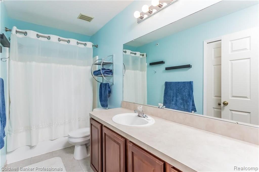16894 Farmington Road, Unit 41 Livonia, MI 48154 - Photo 19 of 32