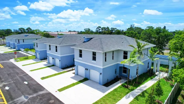 $2,850 | 3868 Patio Court, Unit 5, Palm Springs, FL 33461