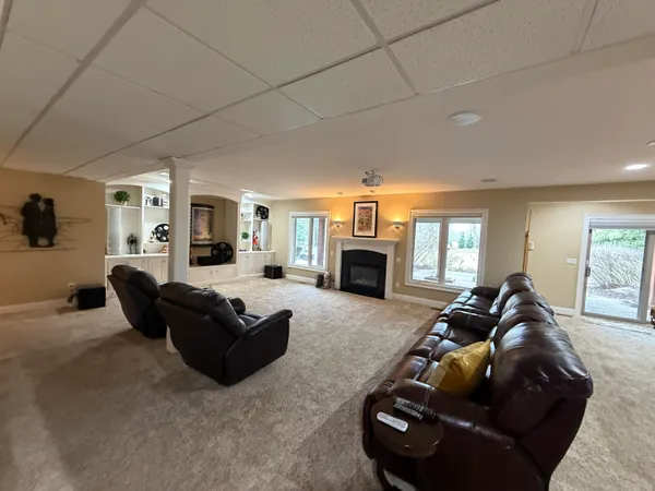 $1,055,000 | 1835 Brookview Drive, Saline, MI 48176