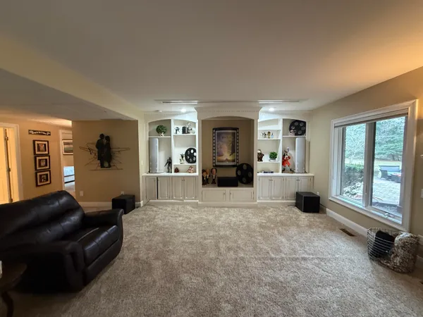 $1,055,000 | 1835 Brookview Drive, Saline, MI 48176