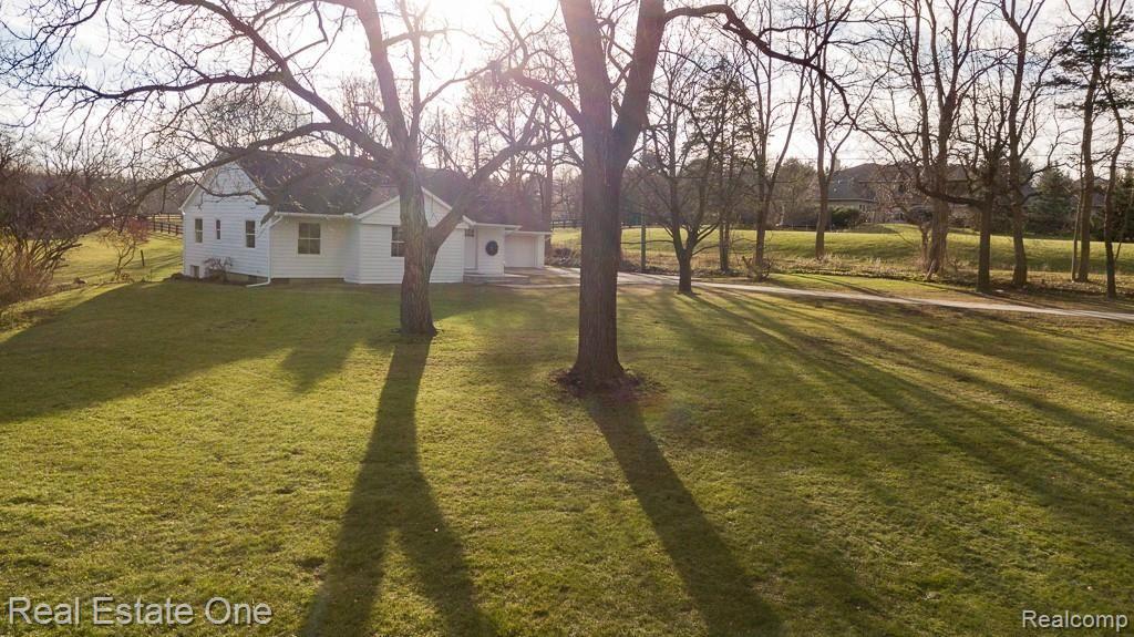 1801 Silver Bell Road Rochester, MI 48306 - Photo 5 of 42 Silverbell