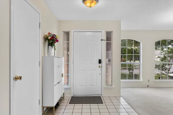 a view of an entryway with livingroom