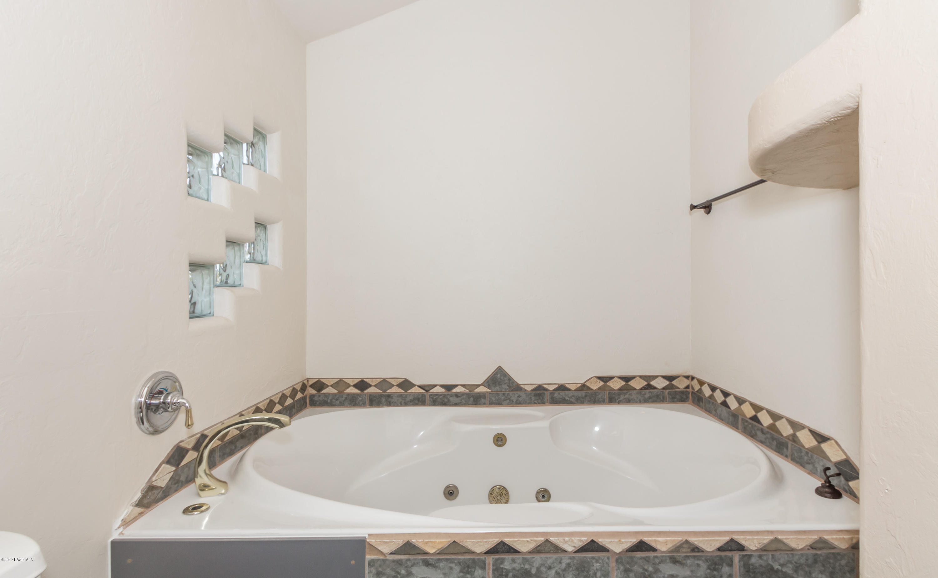 1375 North Triple D Ranch Road Dewey, AZ 86327 - Photo 10 of 16 010_Master Bathroom