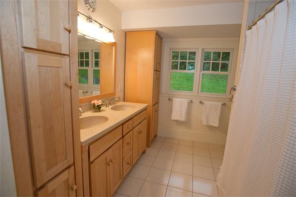 11 Leonard Road Lexington, MA 02420 - Photo 10 of 18 Gallery Image 10