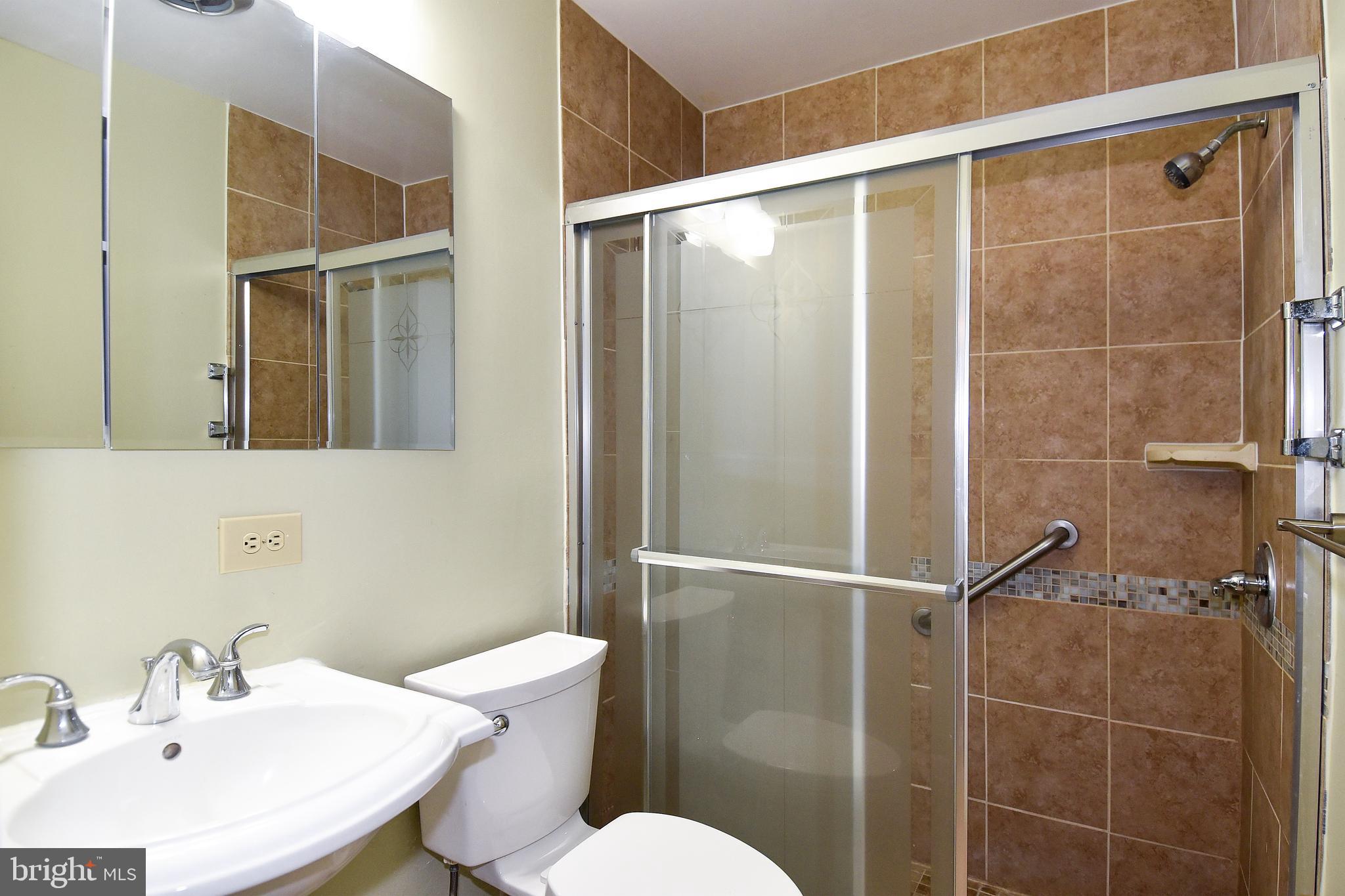 1043 Warbler Place McLean, VA 22101 - Photo 11 of 17 Updated Hall Bath