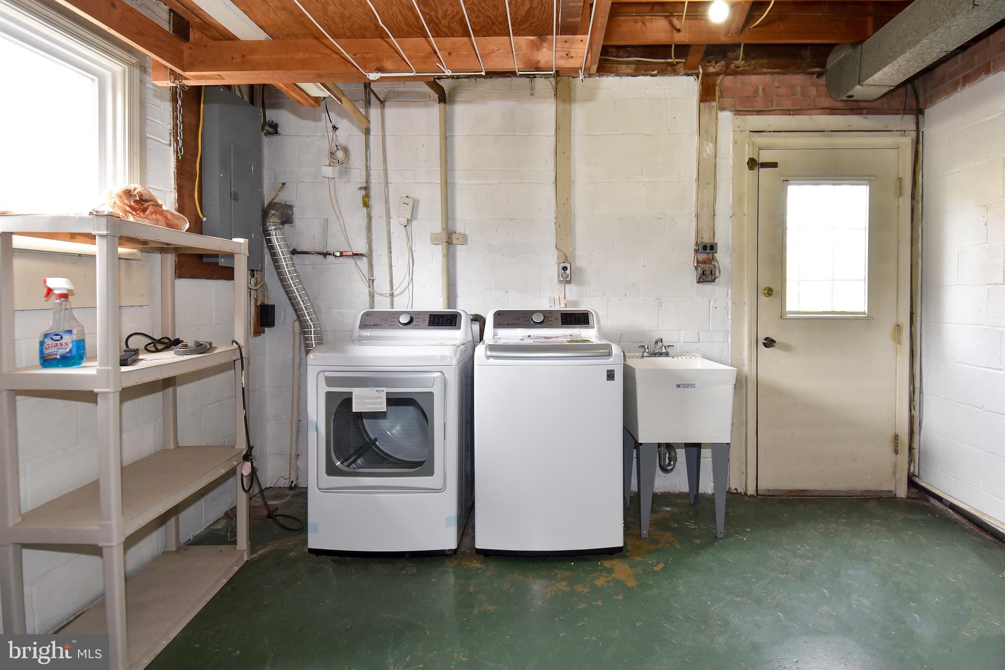 1043 Warbler Place McLean, VA 22101 - Photo 15 of 17 Laundry and Storage with Walk-out