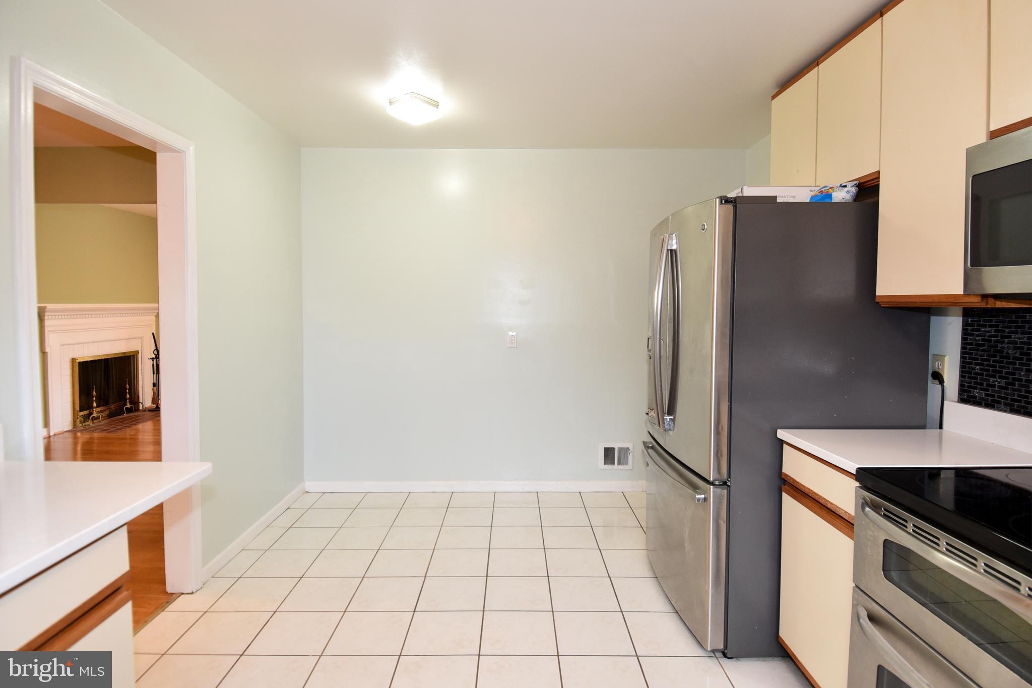1043 Warbler Place McLean, VA 22101 - Photo 7 of 17 Table Space in Kitchen