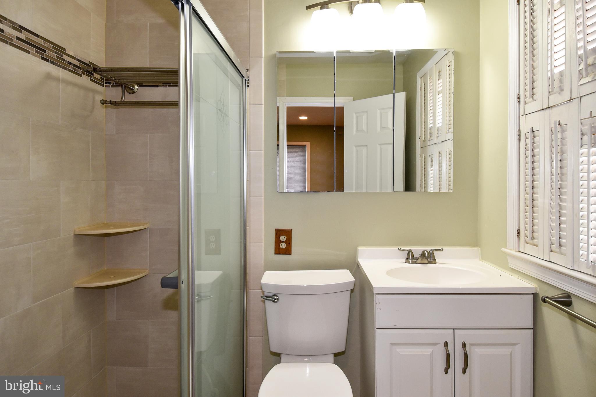 1043 Warbler Place McLean, VA 22101 - Photo 9 of 17 Updated Master Bath