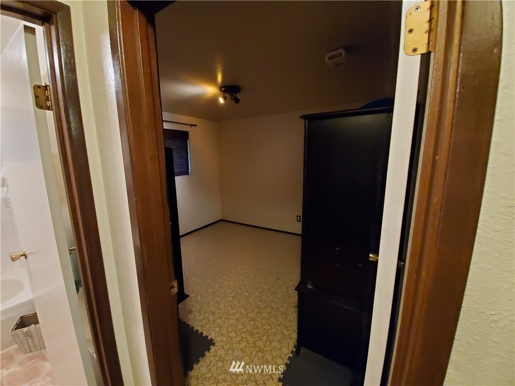 6076 Fazon Road Bellingham, WA 98226 - Photo 11 of 19 a view of walk in closet