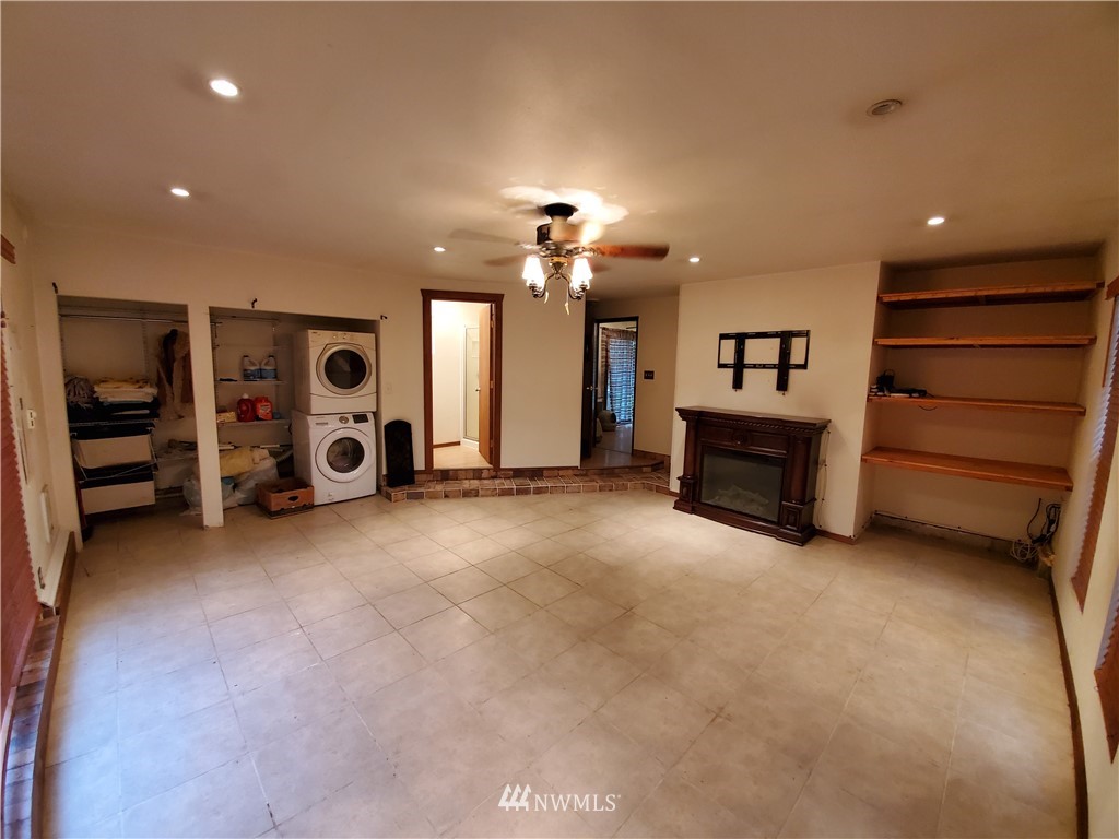 6076 Fazon Road Bellingham, WA 98226 - Photo 5 of 19 a view of a livingroom with furniture and a ceiling fan