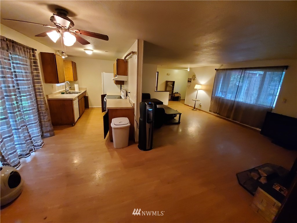 6076 Fazon Road Bellingham, WA 98226 - Photo 6 of 19 a view of a livingroom with furniture and furniture