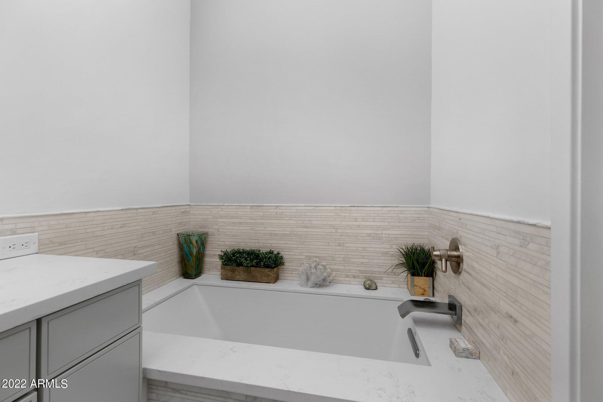 7272 East Gainey Ranch Road, Unit 92 Scottsdale, AZ 85258 - Photo 14 of 38 UPDATED MASTER BATH