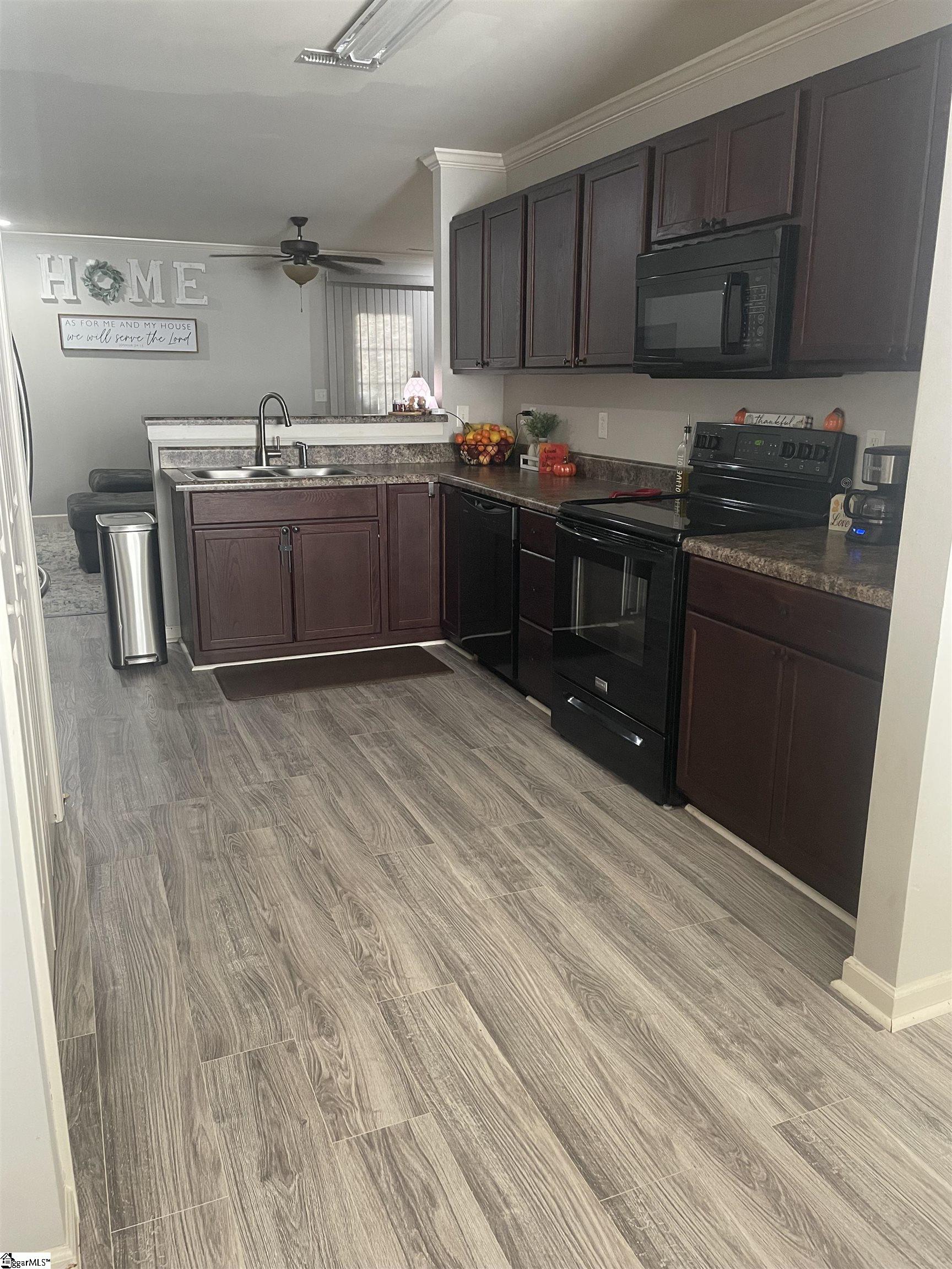 1122 East Lee Road Taylors, SC 29687 - Photo 3 of 20