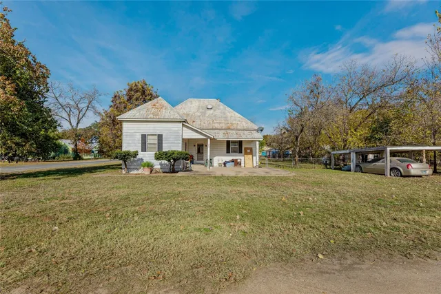 $285,000 | 701 Northeast 1st Street, Smithville, TX 78957