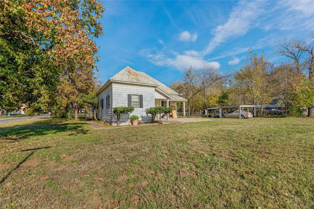 $285,000 | 701 Northeast 1st Street, Smithville, TX 78957