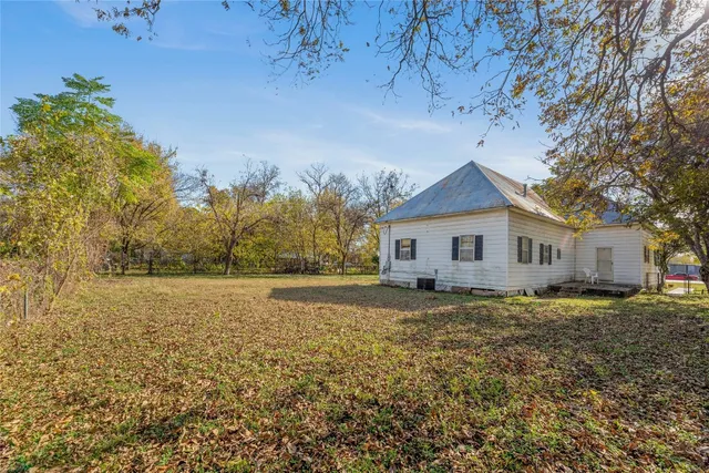 $285,000 | 701 Northeast 1st Street, Smithville, TX 78957