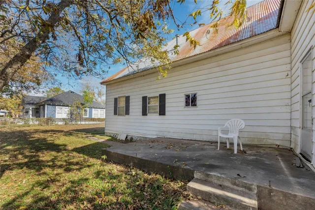 $285,000 | 701 Northeast 1st Street, Smithville, TX 78957