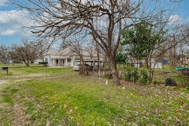 $285,000 | 701 Northeast 1st Street, Smithville, TX 78957