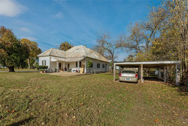 $285,000 | 701 Northeast 1st Street, Smithville, TX 78957