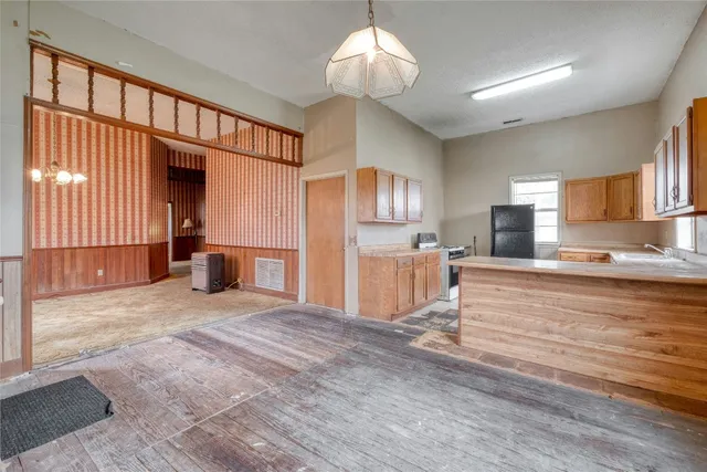 $285,000 | 701 Northeast 1st Street, Smithville, TX 78957