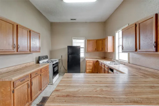 $285,000 | 701 Northeast 1st Street, Smithville, TX 78957