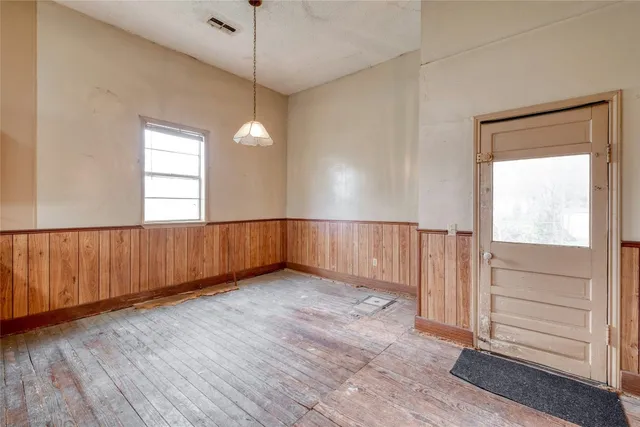 $285,000 | 701 Northeast 1st Street, Smithville, TX 78957