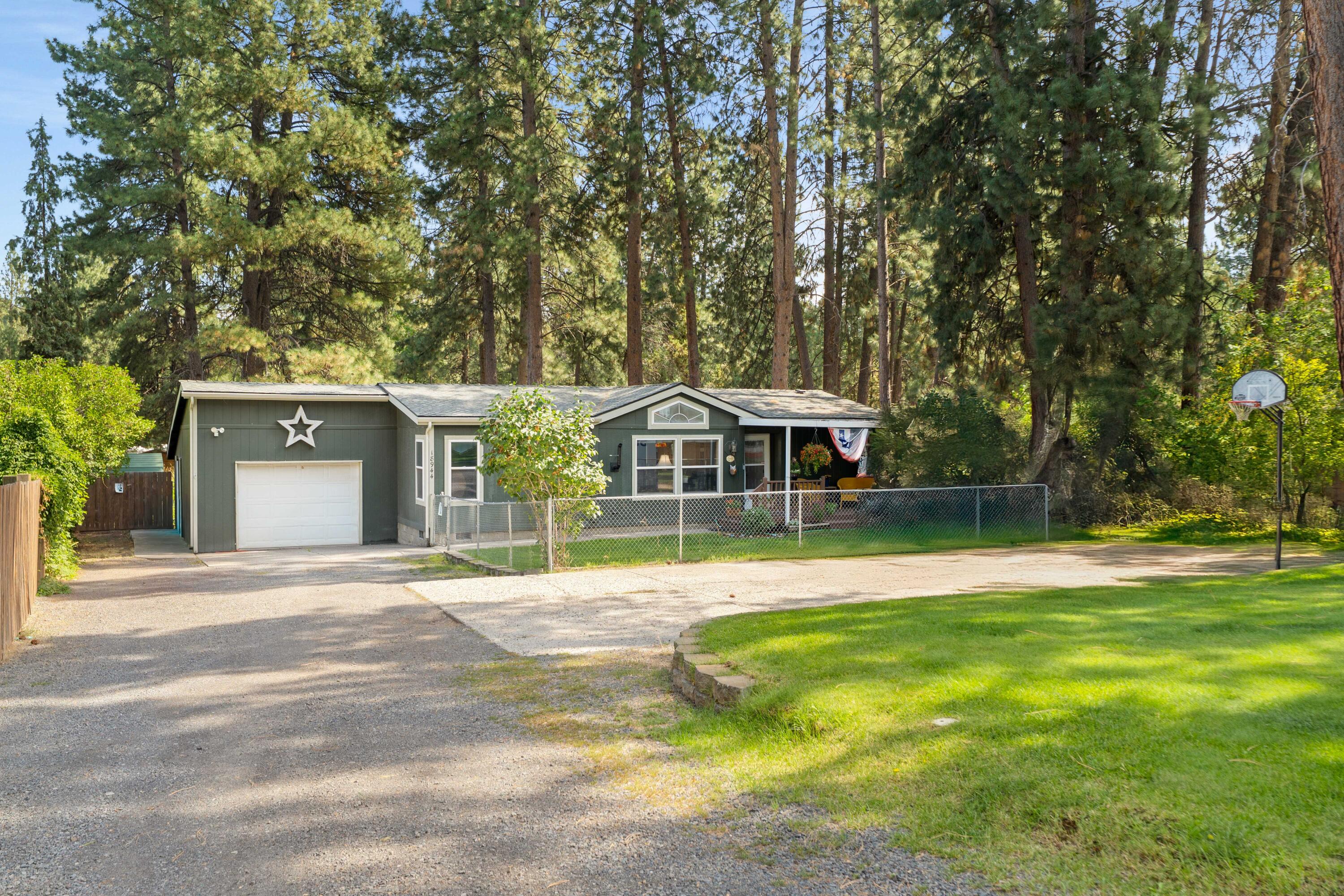 18944 Choctaw Road Bend, OR 97702 - Photo 4 of 50 09A-Drew Media-Edit