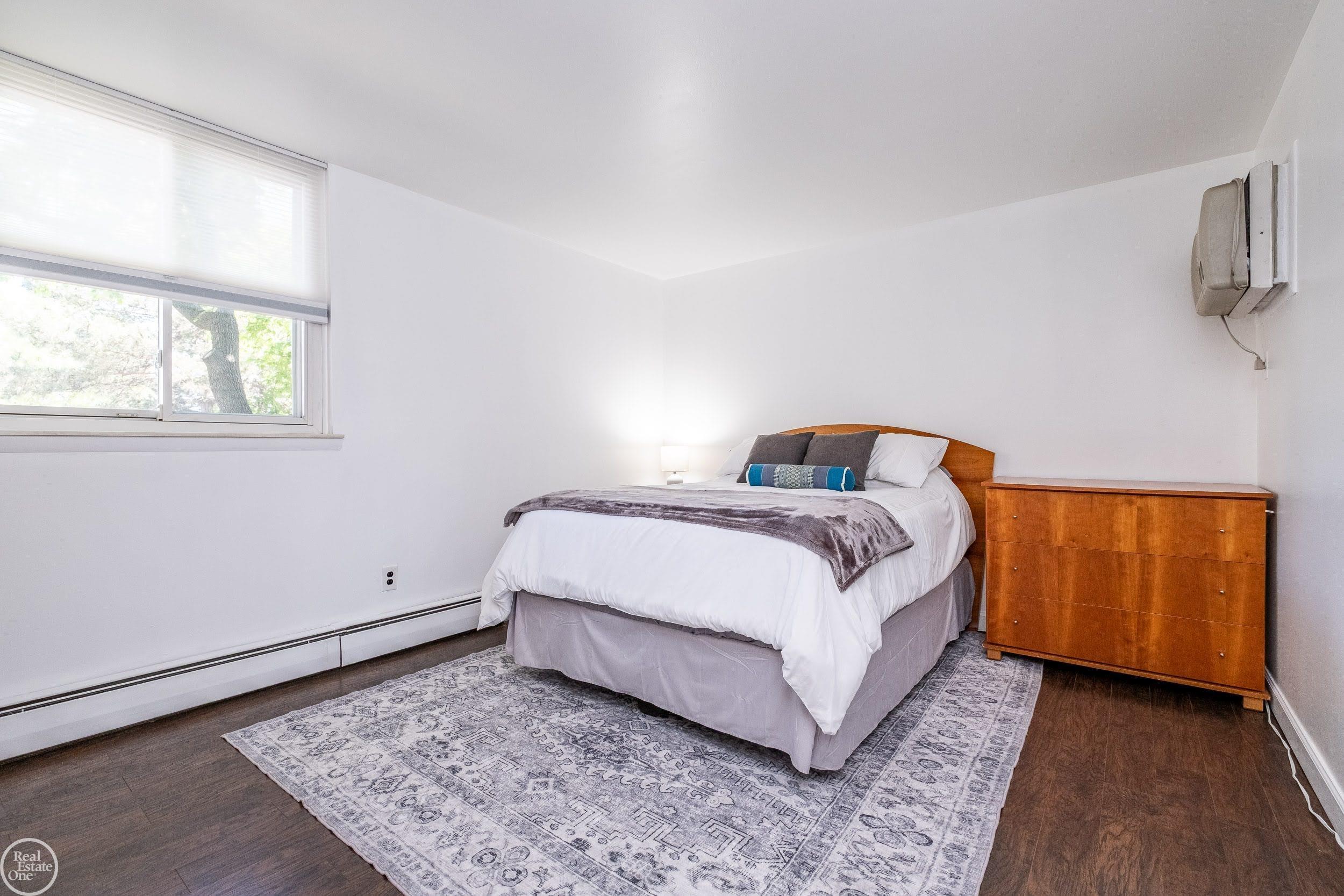 4909 Crooks Road, Unit E 5 Royal Oak, MI 48073 - Photo 12 of 35
