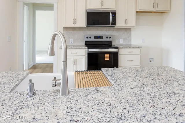 $357,500 | 101 Deer View Lane, Clinton, NC 28328