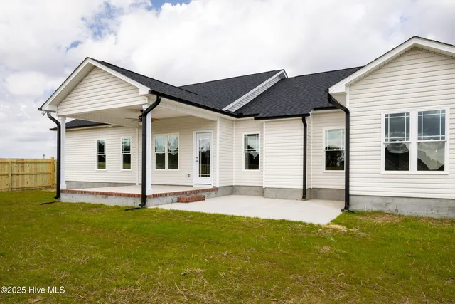 $357,500 | 101 Deer View Lane, Clinton, NC 28328