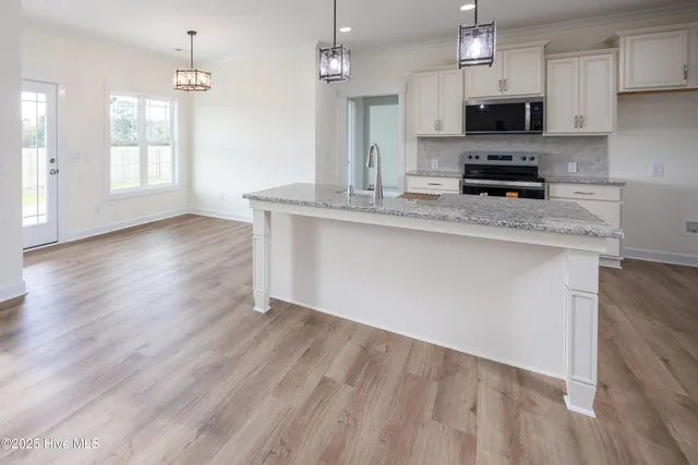 $357,500 | 101 Deer View Lane, Clinton, NC 28328