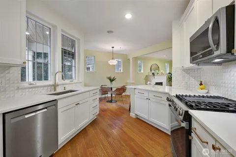 $850,000 | 5960 31st Avenue Southwest, Seattle, WA 98126