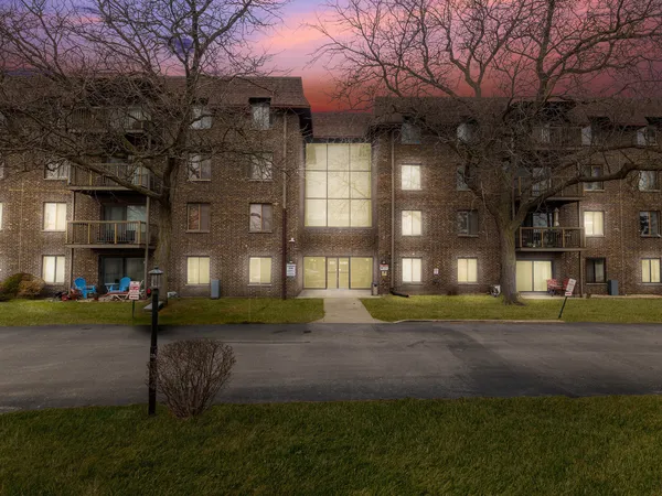 $85,990 | 820 Elder Road, Unit C315, Homewood, IL 60430