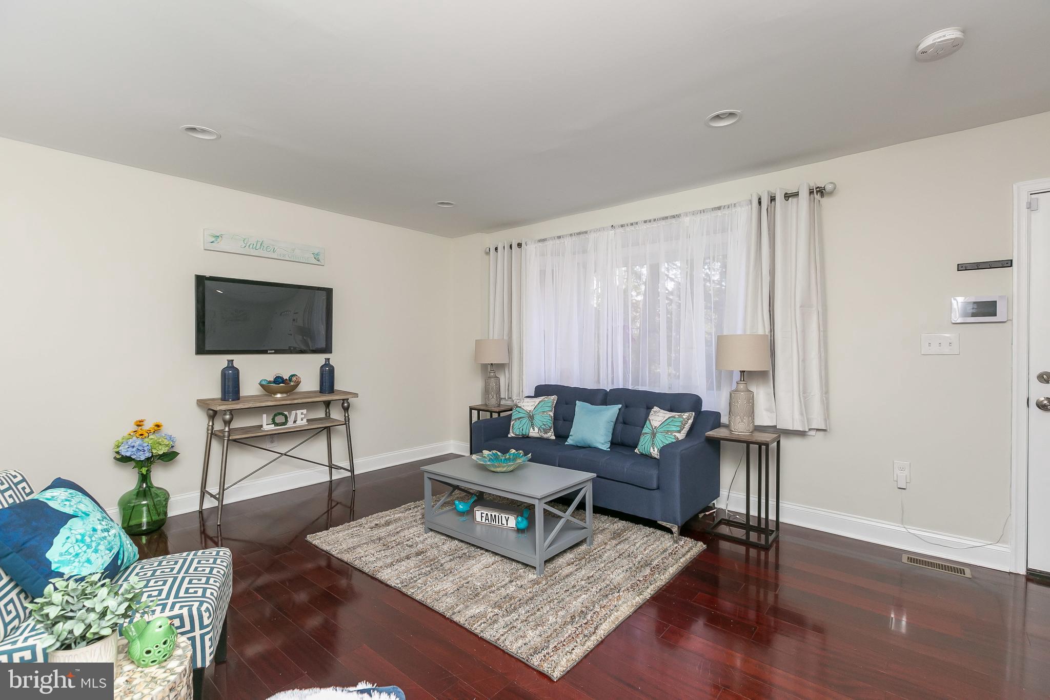 3202 Dorithan Road Baltimore, MD 21215 - Photo 5 of 36 Comfortable Living Room!