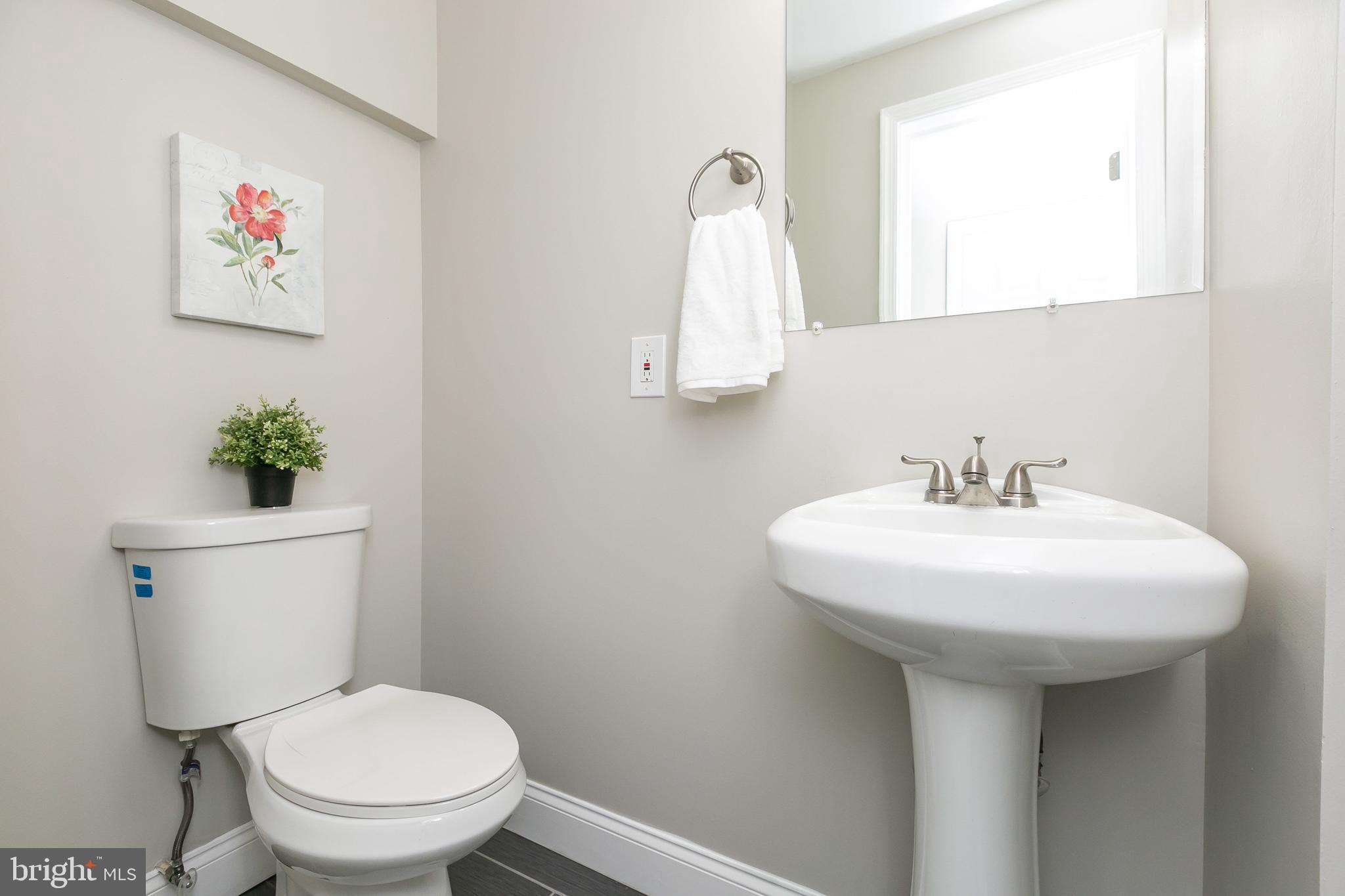 3202 Dorithan Road Baltimore, MD 21215 - Photo 7 of 36 First Floor 1/2 Bathroom
