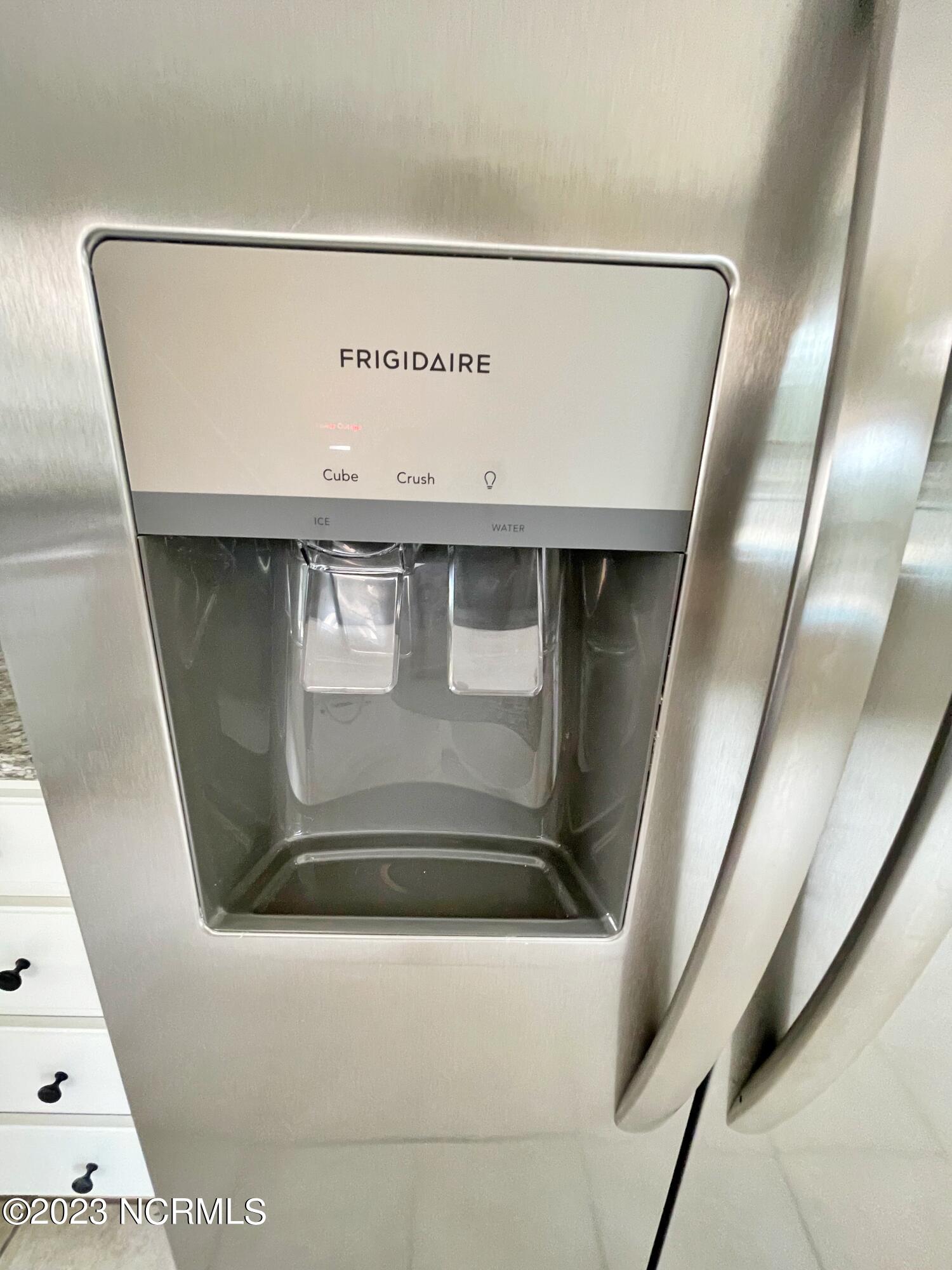 552 Deer Run Road New Bern, NC 28562 - Photo 15 of 59 ICE AND WATER DISPENSER