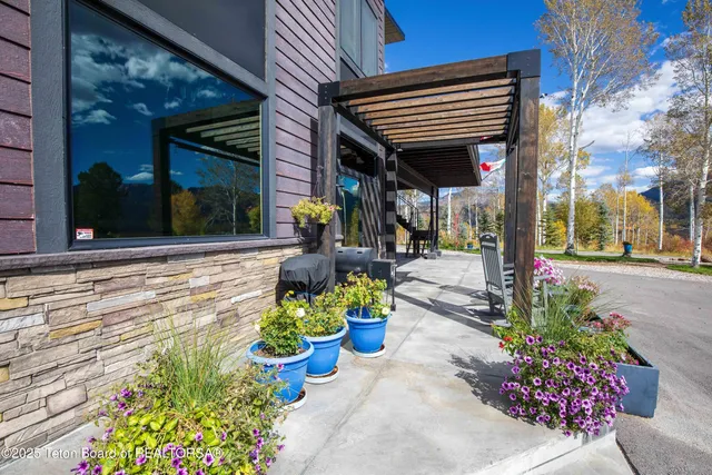 $3,950,000 | 399 Granite Rdg Drive, Alpine, WY 83128