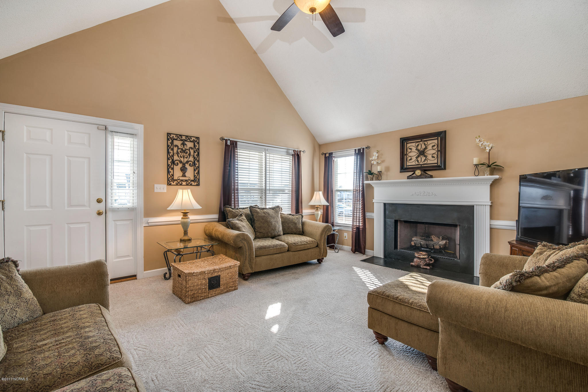 7170 Hunter Ridge Road Rocky Mount, NC 27803 - Photo 8 of 24 Living Room