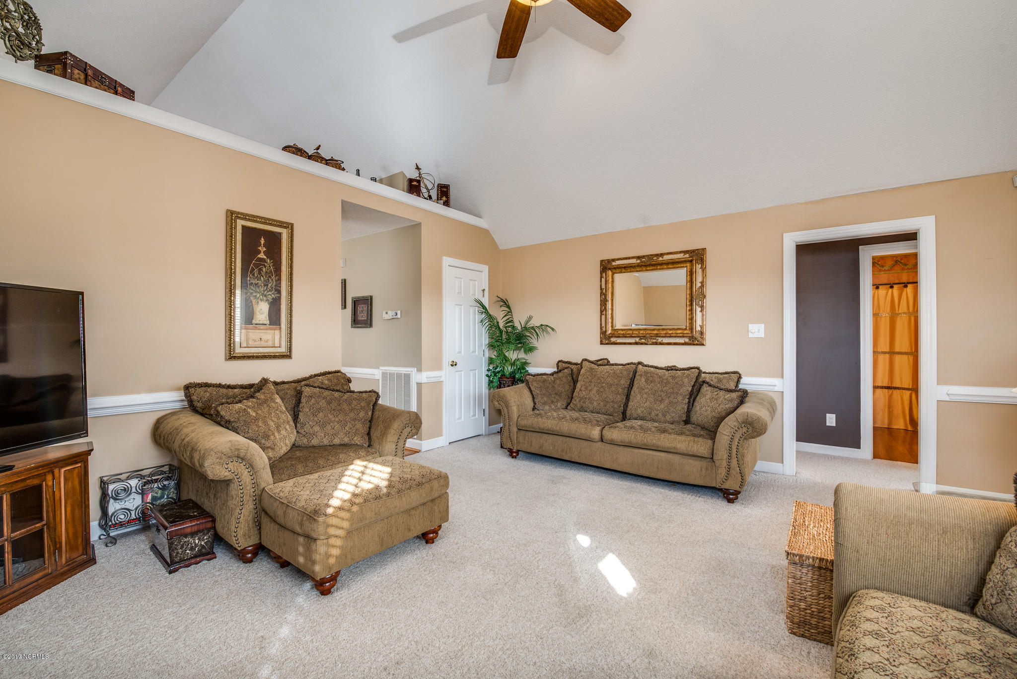 7170 Hunter Ridge Road Rocky Mount, NC 27803 - Photo 9 of 24 Living Room