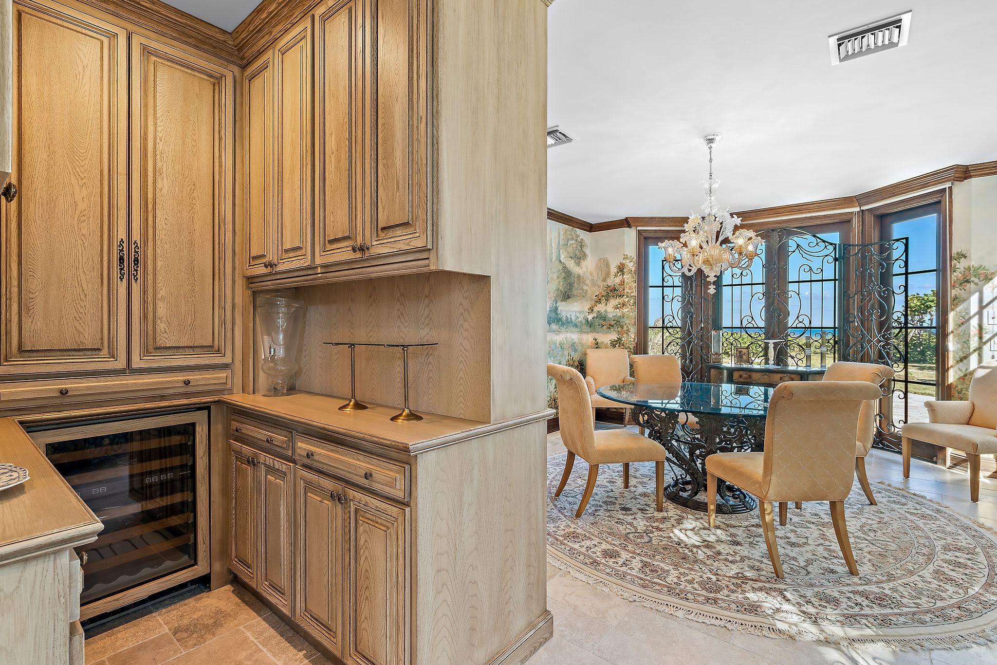 19 North Beach Road Hobe Sound, FL 33455 - Photo 21 of 75 Butler's Pantry