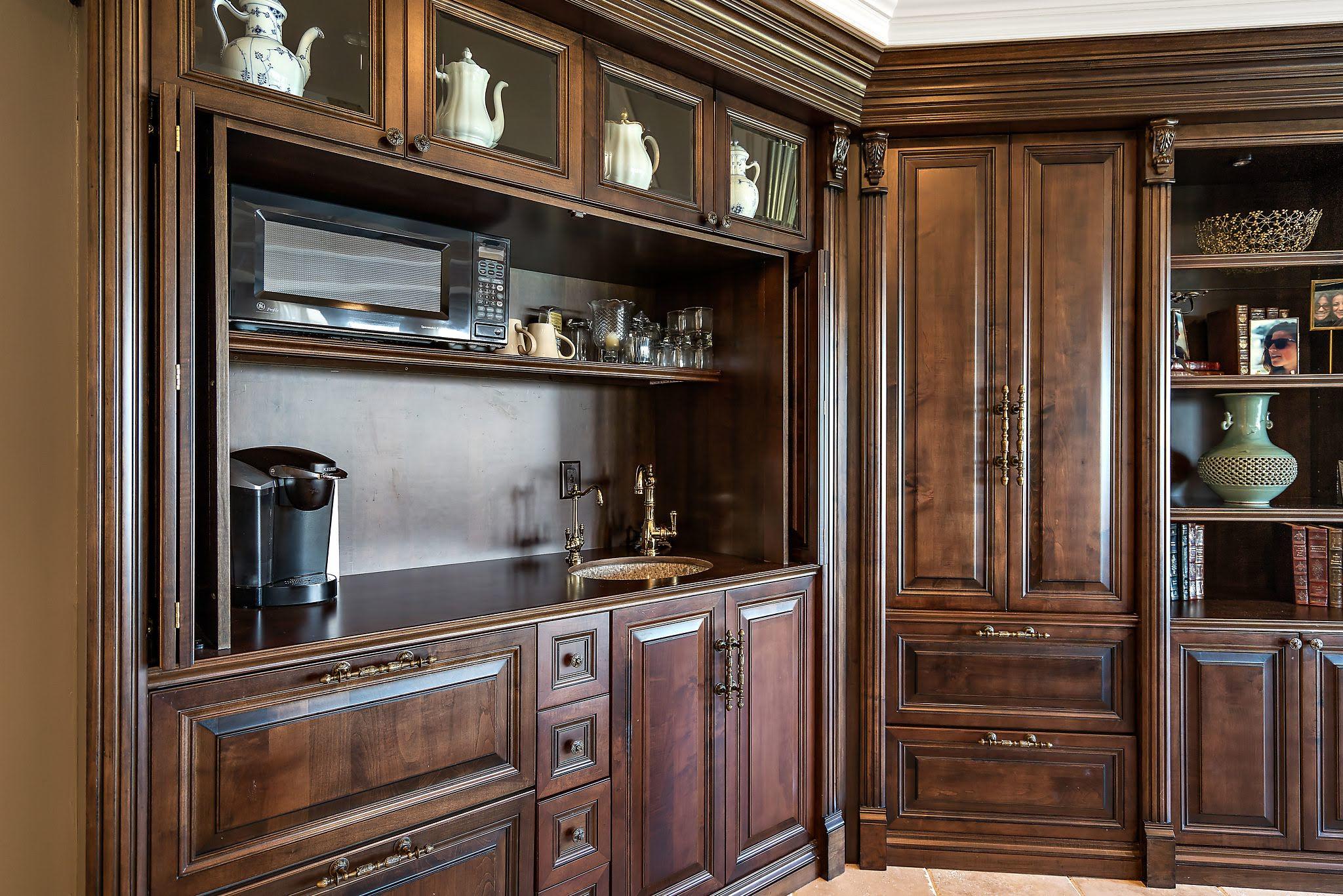 19 North Beach Road Hobe Sound, FL 33455 - Photo 40 of 75 Family room with wet bar